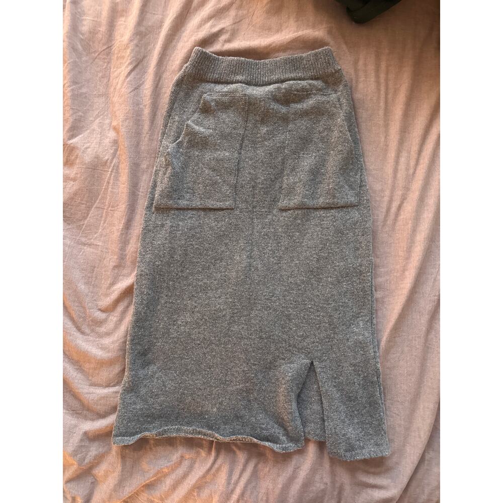 Gray knit midi skirt